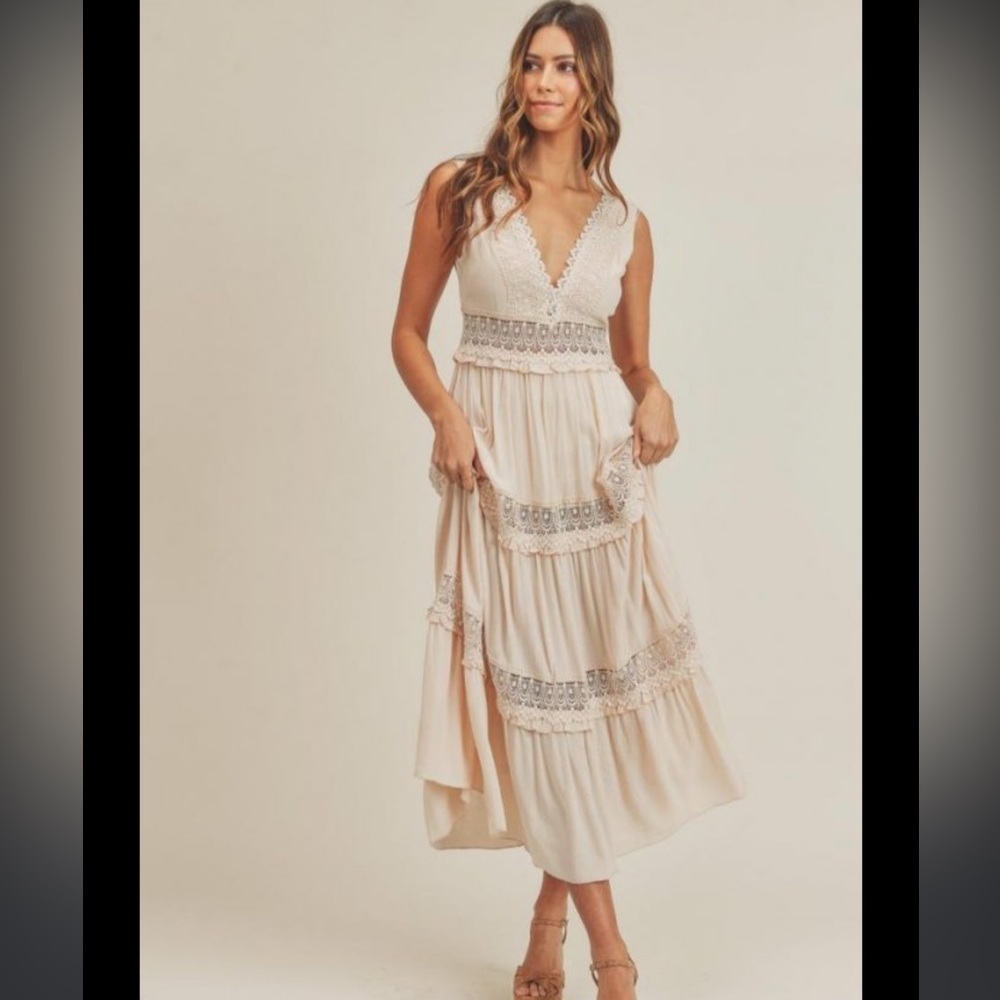 Mable One And Only Cream Boho V-Neck Tiered Maxi Dress Small NWT Crochet lace